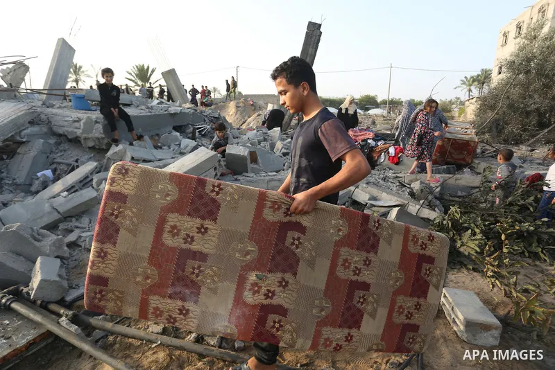 Palestinians inspect the damaged house destroyed in an Israeli air strike in Khan Yunis in the southern Gaza Strip November 13, 2019. Photo by Abed Deeb