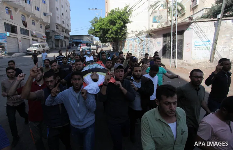 Mourners carry the body of Palestinian Yousef Abu Kamil, who was died hit by an Israeli airstrike during his funeral in Gaza city on November 14, 2019. Photo by Mahmoud Ajjour