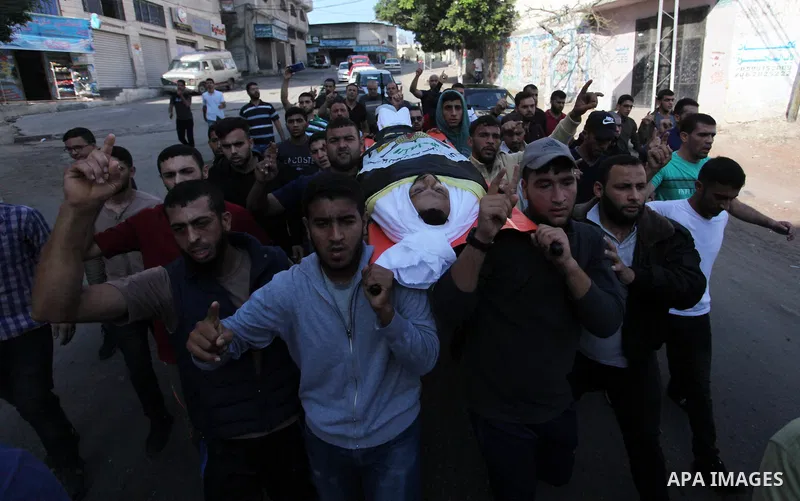 Mourners carry the body of Palestinian Yousef Abu Kamil, who was died hit by an Israeli airstrike during his funeral in Gaza city on November 14, 2019. Photo by Mahmoud Ajjour