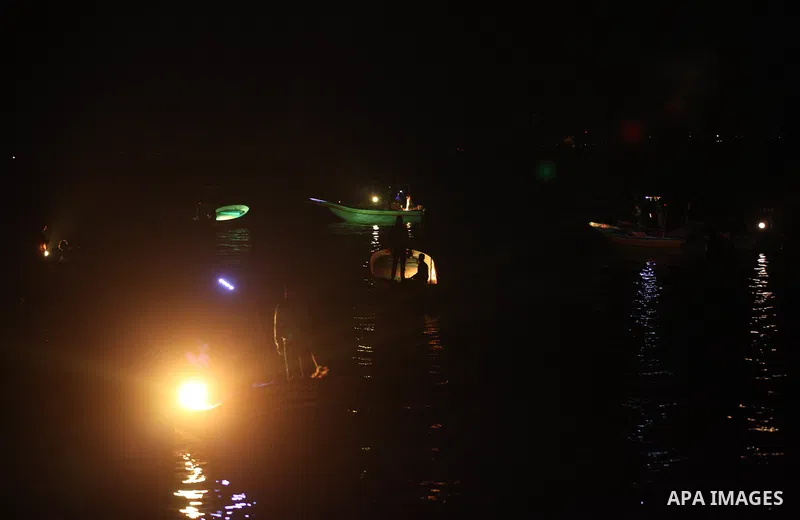 Palestinians light ships in solidarity with women within the 16-day campaign to combat "violence against women" at Gaza port in Gaza City, on November 25, 2019. Photo by Mahmoud Ajjour