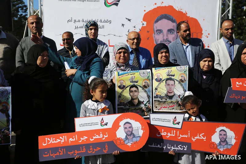 Palestinians take part in a protest in solidarity with the mother of the deceased prisoner Sami Abu Dyak, in Gaza City on November 28, 2019. Photo by Ashraf Amra