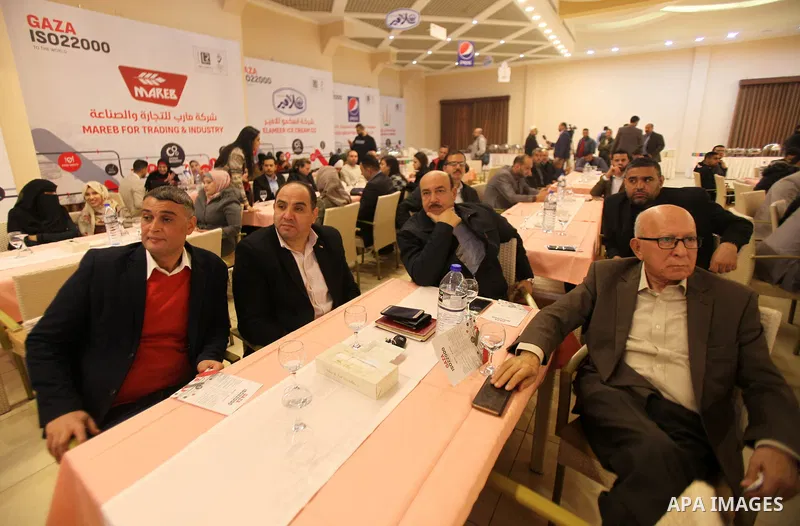 Palestinians attend a ceremony honoring companies holding ISO22000 certificates, in Gaza city on December 11, 2019. Photo by Mahmoud Ajjour