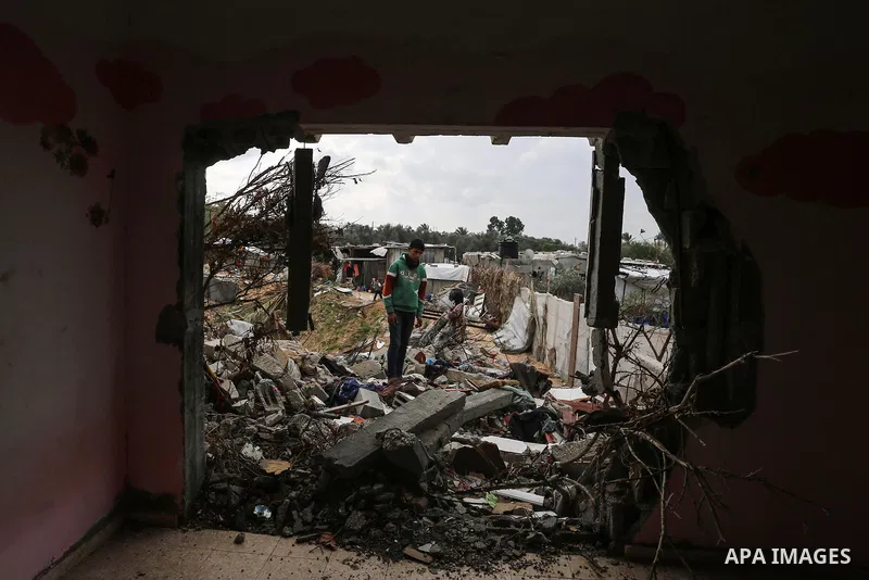 A Palestinian boy walks on the rubble of their destroyed house on a winter cold day, in Khan Youns southern in Gaza city January 20, 2020. Photo by Ashraf Amra