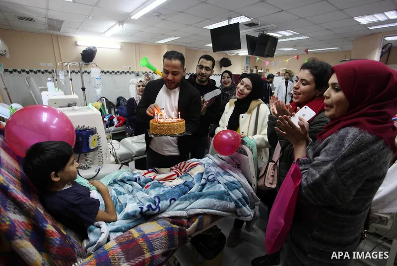 Palestinians from the "Ehsan" campaign team visit kidney patients at el-Rantisi hospital in Gaza city, on February 15, 2020. The Al-Ihsan campaign is a voluntary campaign, launched in 2011. Photo by Mahmoud Ajjour