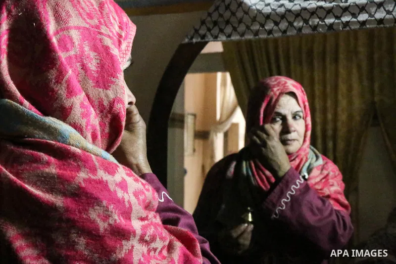 A Palestinian woman Hadia Qudaih 70, puts a traditional eye cosmetic "Arab kohl or Black eyeliner" in her eye at her home in Khan Younis in the southern of Gaza strip, on February 17, 2020. Eye liner or eyeliner is a cos...