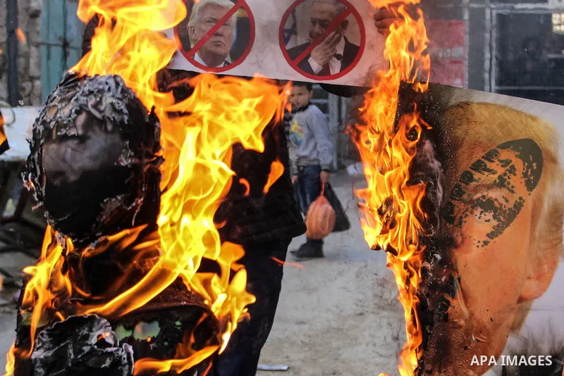 Palestinian protesters burn the effigies depicting U.S. President Donald Trump and Israeli Prime Minister Benjamin Netanyaho in the West Bank city of Hebron, on February 28, 2020. Photo by Mosab Shawer