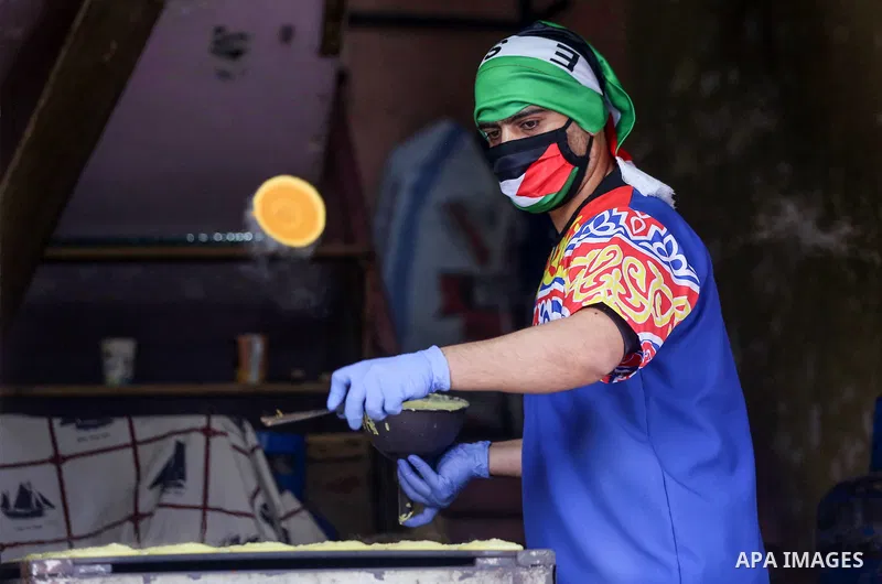 A Palestinian vendor makes Ramadan traditional sweets ahead of the holy fasting month, amid concerns about the spread of the coronavirus disease (COVID-19), in Khan Younis in the Gaza strip, on April 23, 2020. Photo by A...