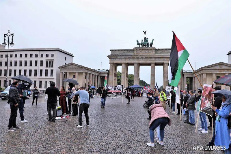 Palestinian protesters demonstrate in front of the American embassy against Israel's plans to annex parts of the occupied West Bank in Berlin, Germany on June 20, 2020. Photo by Manar Shahin