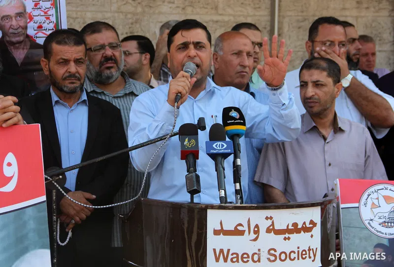 Palestinians take part in a protest in solidarity with prisoners in Israeli jails, in front of the Red cross office, in Gaza city on June 29, 2020. Photo by Mahmoud Ajjour