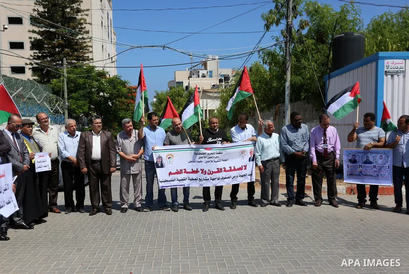 Palestinians take part in a protest against Israel's plan to annex parts of the occupied territory and against US President Donald Trump's Century Deal "expected peace plan", in front of the headquarter United Nation "UN...