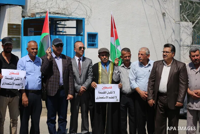Palestinians take part in a protest against Israel's plan to annex parts of the occupied territory and against US President Donald Trump's Century Deal "expected peace plan", in front of the headquarter United Nation "UN...