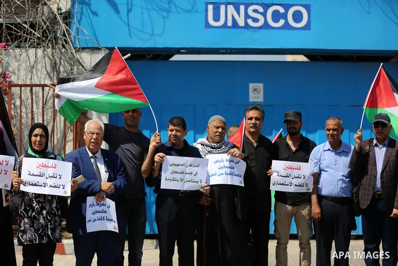 Palestinians take part in a protest against Israel's plan to annex parts of the occupied territory and against US President Donald Trump's Century Deal "expected peace plan", in front of the headquarter United Nation "UN...