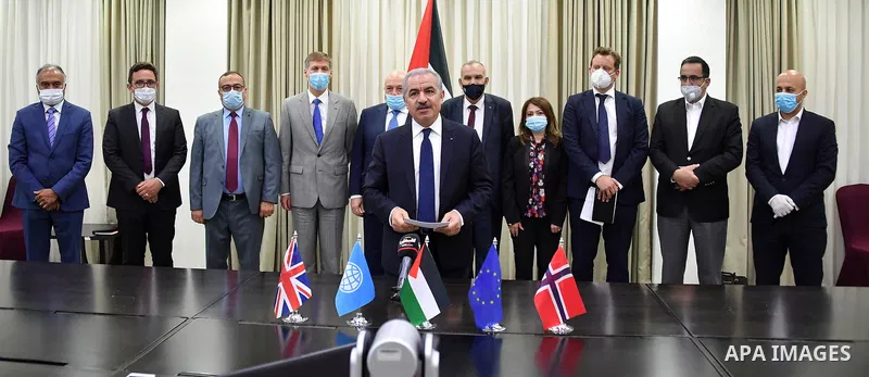 Palestinian Prime Minister Mohammed Ishtayeh, signs two energy and information technology agreements with $ 73 million in donors, in the West Bank city of Ramallah on June 30, 2020. Photo by Prime Minister Office