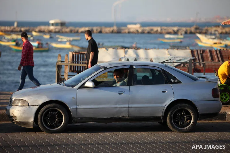 Palestinians enjoy at Gaza seaport after its reopening as the coronavirus disease (COVID-19) restrictions ease in Gaza City July 3, 2020. Photo by Mahmoud Ajjour