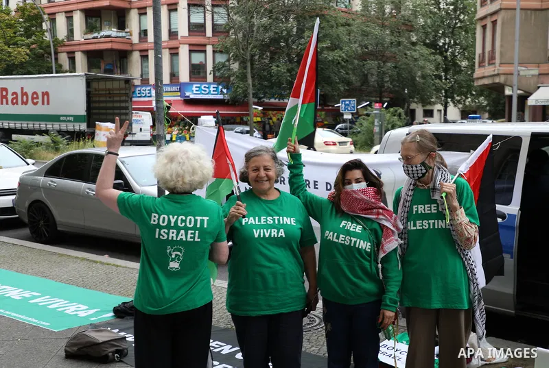 Foreign protesters take part in during a protest against the Israeli apartheid "Apartheid on Trial", and solidarity with the Palestinian people, in Berlin, Germany, on August 3, 2020. Photo by Manar Shahin