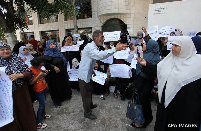 Palestinian families of martyrs and woundeds take part a protest to demand their rights and salaries, in Gaza city, on August 4, 2020. Photo by Mahmoud Ajjour