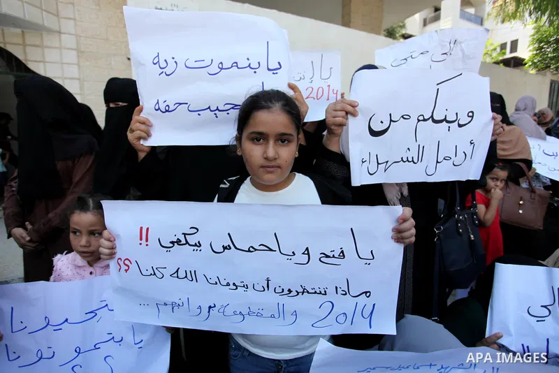 Palestinian families of martyrs and woundeds take part a protest to demand their rights and salaries, in Gaza city, on August 4, 2020. Photo by Mahmoud Ajjour