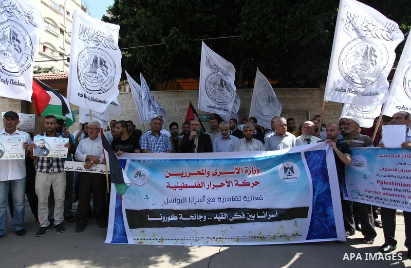 Palestinians take part in a protest to show solidarity with prisoners and the spread of the coronavirus disease (COVID-19) on Israeli jalis, in front of Red Cross office in Gaza city, on August 6, 2020. Photo by Mahmoud...