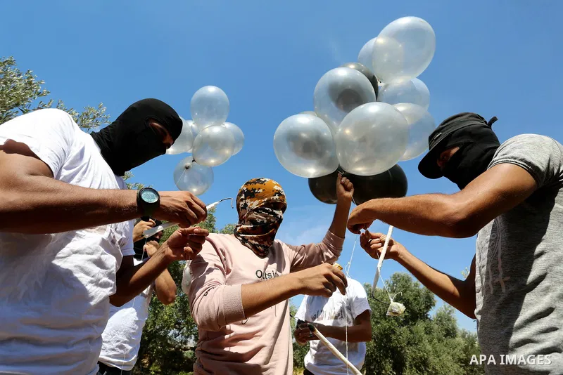Palestinians prepare balloons attached with flammable materials at the Israel-Gaza border, in al-Bureij refugee camp in the center of Gaza Strip on August 10, 2020. Photo by Ashraf Amra