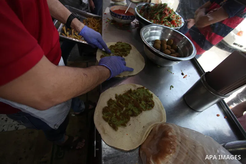 Palestinian vendors wear protective face masks as they prepare Falafel, amid the coronavirus disease (COVID-19) outbreak, in Gaza city, on September 7, 2020. Photo by Mahmoud Ajjour