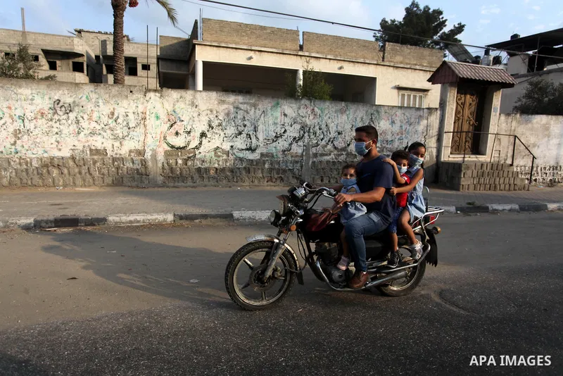 Palestinians wear face masks as they walk in a street during a lockdown following the outbreak of the coronavirus disease (COVID-19), in Gaza city on September 9, 2020. Photo by Mahmoud Ajjour