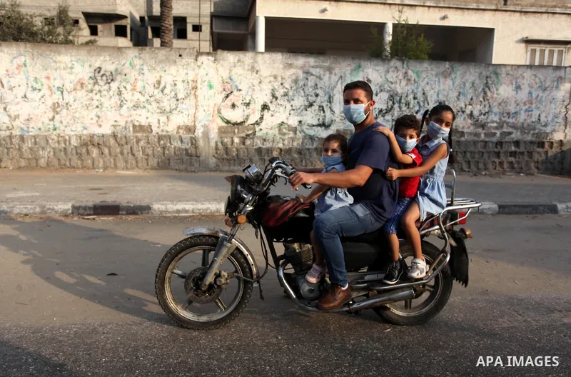 Palestinians wear face masks as they walk in a street during a lockdown following the outbreak of the coronavirus disease (COVID-19), in Gaza city on September 9, 2020. Photo by Mahmoud Ajjour