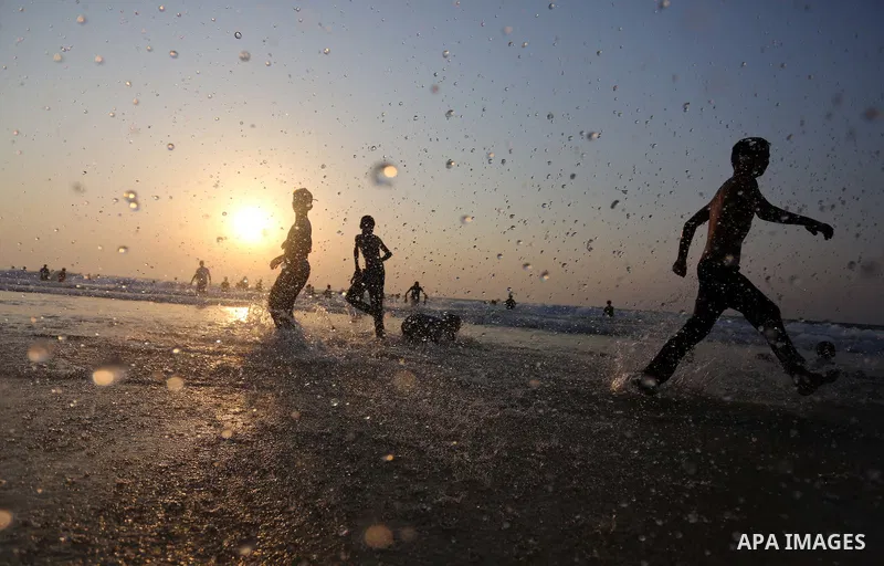 Palestinians enjoy at the beach, amid the coronavirus disease (COVID-19) outbreak, in Dair Al Balah in the central of Gaza Strip on September 11, 2020. Photo by Ashraf Amra