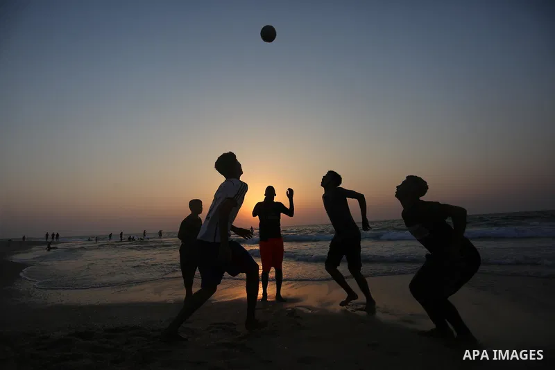 Palestinians enjoy at the beach, amid the coronavirus disease (COVID-19) outbreak, in Dair Al Balah in the central of Gaza Strip on September 11, 2020. Photo by Ashraf Amra