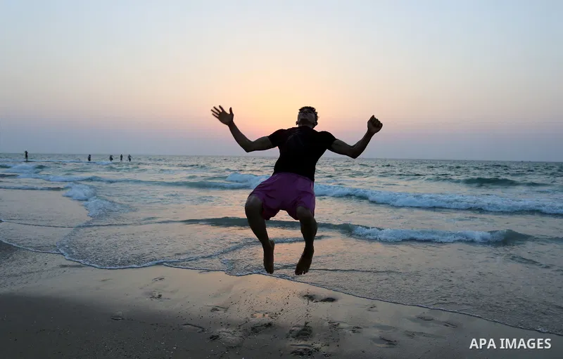 Palestinians enjoy at the beach, amid the coronavirus disease (COVID-19) outbreak, in Dair Al Balah in the central of Gaza Strip on September 11, 2020. Photo by Ashraf Amra