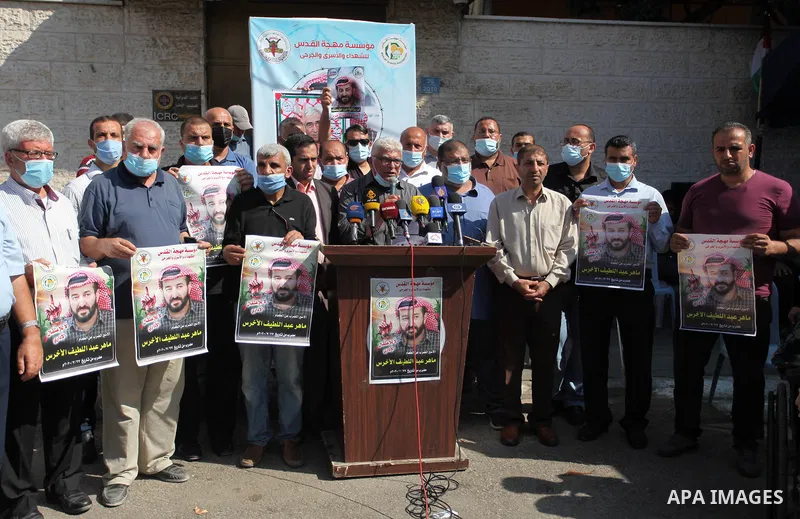 Palestinian Members of the national and Islamic forces, attend a press conference during a protest to solidarity with prisoner Maher Al-Akhras on hunger strike helds in Israeli jails, in front of Red Cross office, in Gaz...