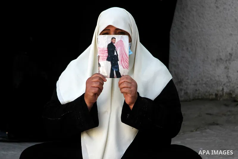 Palestinian families of martyrs and woundeds wearing protective face masks, as they take part in a protest to demand their rights and salaries, in Gaza city, on November 10, 2020. Photo by mohammed salem