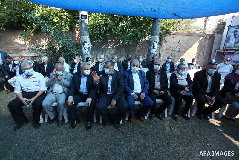 Palestinian leaders commemorate the 16th anniversary of the death of late Palestinian leader Yasser Arafat, at his home in Gaza City on November 11, 2020. Photo by Mahmoud Ajjour