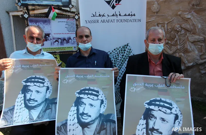 Palestinian leaders commemorate the 16th anniversary of the death of late Palestinian leader Yasser Arafat, at his home in Gaza City on November 11, 2020. Photo by Mahmoud Ajjour