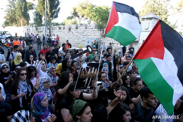 Palestinians protest outside Damascus gate in Jerusalem's Old City, during a 'Nakba Day' rally and march in East Jerusalem, 15 May 2012. Palestinians mark the Nakba, or the 'catastrophe', of israel's gaining statehood an...