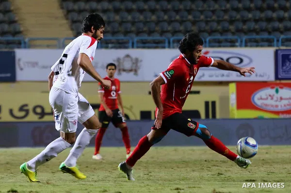Al-Ahly players compete with Zamalek players during their Egyptian Premier League football match at the Petro Sport stadium in Cairo on December 29, 2016. Photo by Amr Sayed