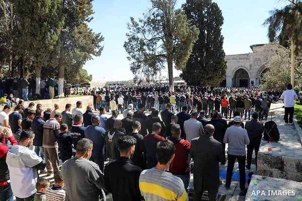 Palestinian Muslim worshipers attend Friday prayers at al-Aqsa mosque compound, in Jerusalem's Old city, on February 28, 2020. Photo by Muhammed Qarout Idkaidek