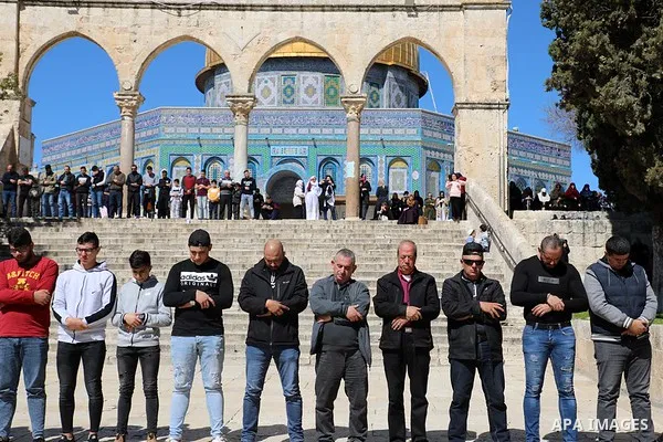 Palestinian Muslim worshipers attend Friday prayers at al-Aqsa mosque compound, in Jerusalem's Old city, on February 28, 2020. Photo by Muhammed Qarout Idkaidek
