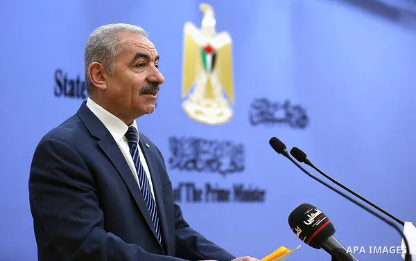 Palestinian Prime Minister Mohammad Ishtayeh, chairs the weekly meeting of his government, in the West Bank city of Ramallah, on August 24, 2020. Photo by Prime Minister Office