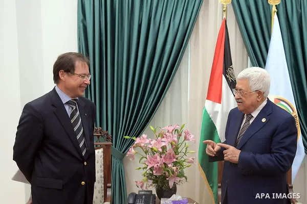Palestinian President Mahmoud Abbas meets with the Russian Ambassador Haidar Aganin, in the West Bank city of Ramallah, on May 2, 2019. Photo by Mohammed Ateeq