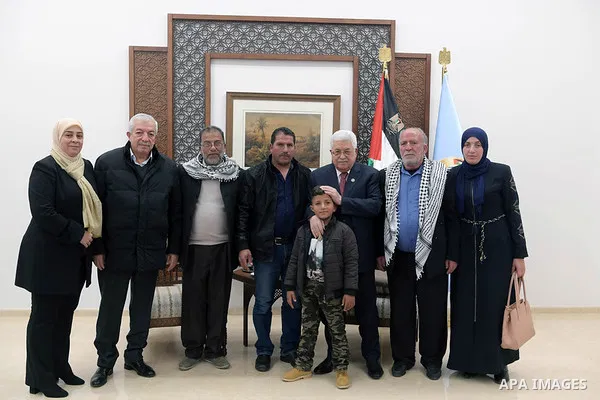 Palestinian President Mahmoud Abbas meets with the family of Ayman Hamed, who was killed by Israeli troops, at his headquarter in the West Bank city of Ramallah, January 30, 2019. Photo by Thaer Ganaim