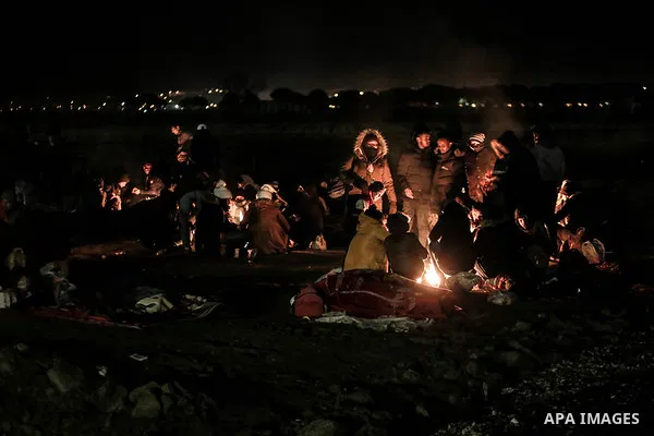 A picture taken on March 1, 2020. Refugees light fires to warm themseleves at the Ipsala border gate in Edirne, on the Turkish-Greek border. Migrants and refugees hoping to enter Greece from Turkey appeared to be fanning...