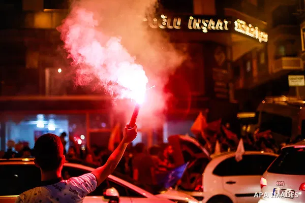 A picture taken on June 24, 2018 shows Supporters of Turkish President Recep Tayyip Erdogan celebrate the results of the Turkish presidential and parliamentary elections, in Istanbul, Turkey. Photo by Shady al-Assar