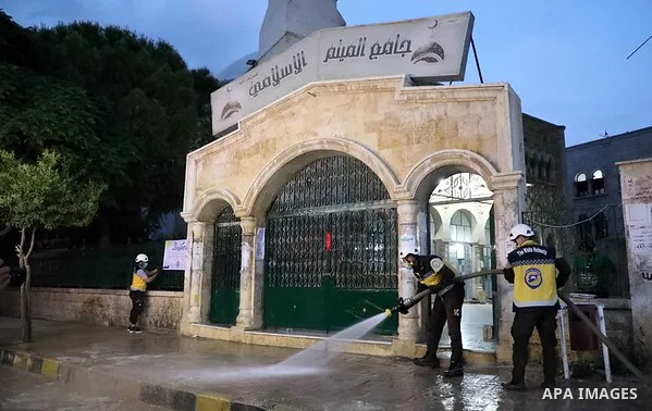 Syrian Civil Defense clean streets during the first day of Eid al-Fitr holiday which marks the end of the Muslim holy month of Ramadan, in Azaz city, north of Aleppo, Syria, on May 24, 2020. Photo by Nayef ALaboud