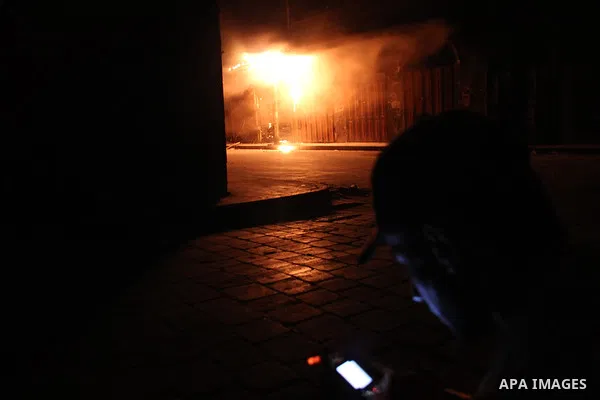 Free Syrian Army take position during clashes with regime forces in Aleppo in northern Syria on September 20, 2012. Photo by Ahmed Deeb
