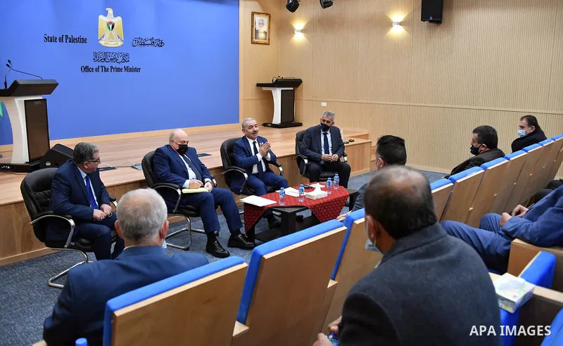 Palestinian Prime Minister Mohammad Ishtayeh, meets with the Federation of Local Authorities, in the West Bank city of Ramallah, on January 17, 2021. Photo by Prime Minister Office