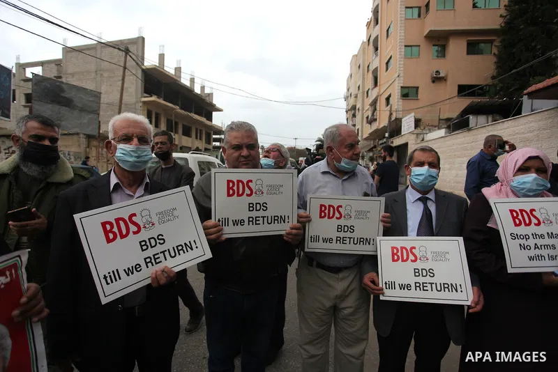 Palestinians take part in a protest to show solidarity with prisoners and the spread of the coronavirus disease (COVID-19) on Israeli Jails, in front of the headquarters of Red cross in Gaza city, on March 22, 2021. With...
