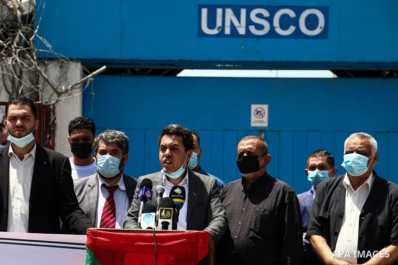 Palestinians of the Human rights institutions, take part in a solidarity with people of Sheikh Jarrah neighborhood of Jerusalem, in front of the headquarters United Nations Relief and Works Agency (UNRWA), in Gaza city o...