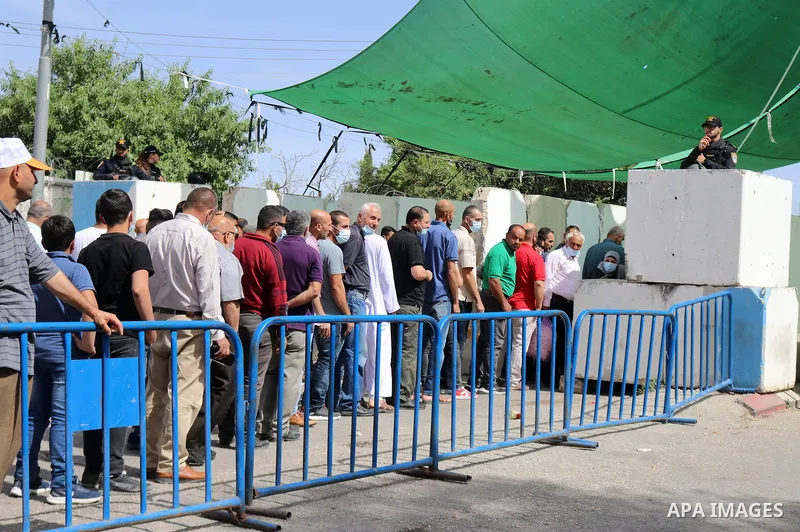Palestinians wait at the Bethlehem checkpoint in the Israeli-occupied West Bank, to try crossing to Jerusalem to attend the last Friday prayers of the fasting month of Ramadan at the Al-Aqsa mosque, on May 07, 2021. Phot...