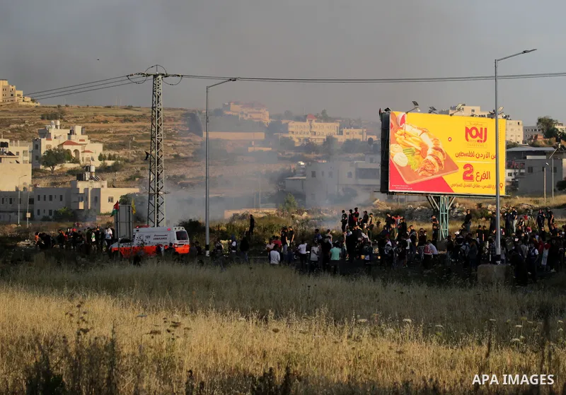 Palestinian protesters clash with Israeli soldiers in solidarity with Gaza strip and jerusalem near the Jewish settlement of Beit El near Ramallah on May 16, 2021. Photo by Ibraim Atta