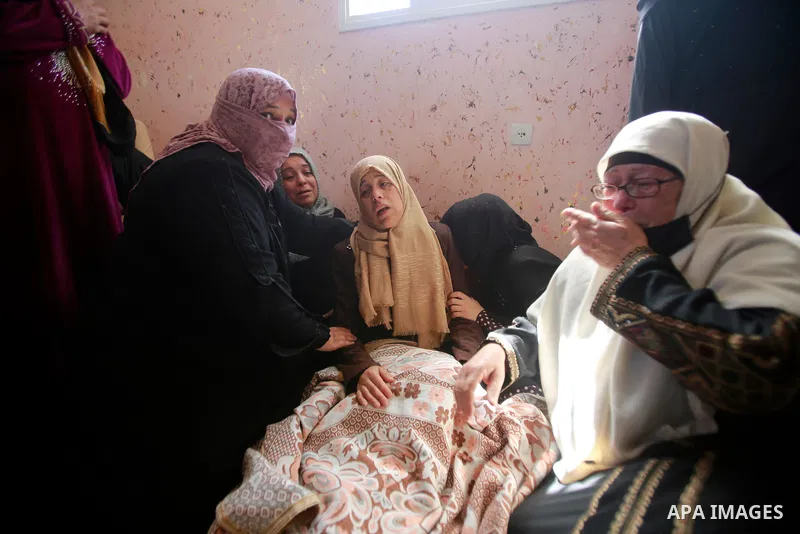 Relatives of Palestinian Diama Assalea, 11, cry during her funeral following an Israeli air strike amid Israeli-Palestinian fighting, in Jabalia, in the northern Gaza Strip, on May 20, 2021. - Israel and the Palestinians...